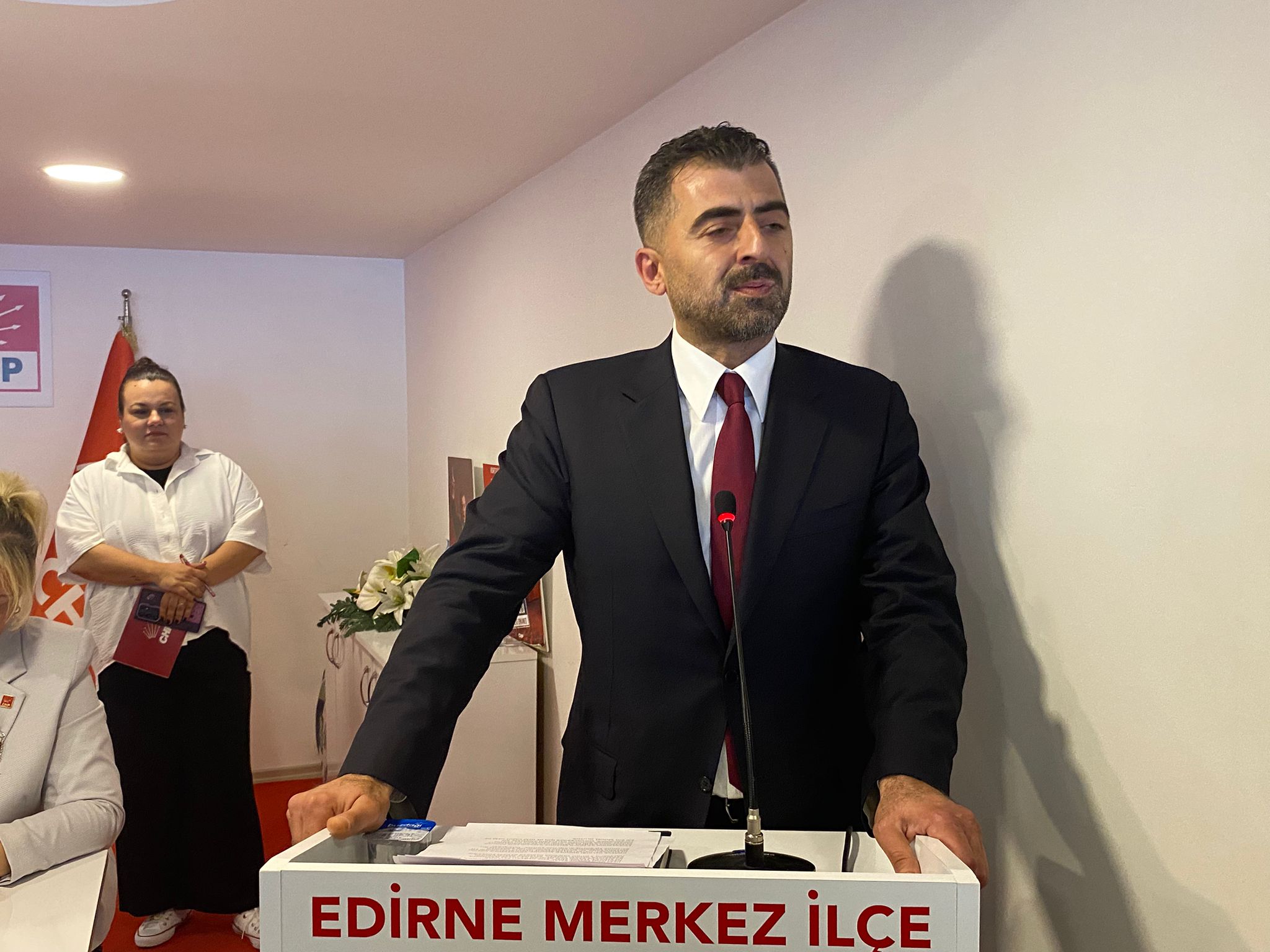 Cumhuriyet Halk Partisi (CHP) Edirne Merkez İlçe Danışma Kurulu Toplantısı, partinin her kademesinden yoğun katılımla gerçekleştirildi.